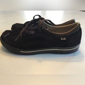 Brown tie up Keds size 9